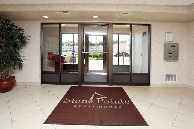 Stone Pointe Apartments in Willoughby, OH - Foto de edificio - Interior Photo