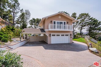 10821 Savona Rd in Los Angeles, CA - Building Photo - Building Photo