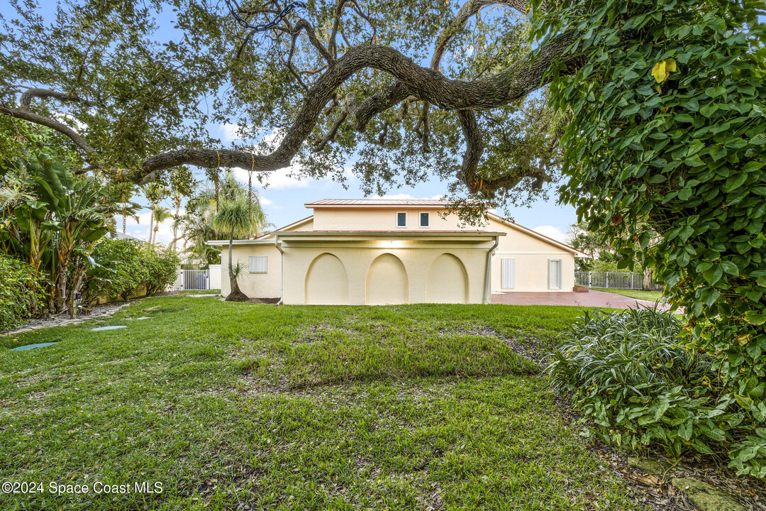 8130 S Tropical Trail in Merritt Island, FL - Building Photo