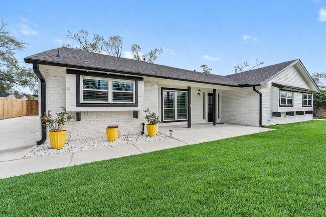 28814 Holly Hill Dr in Spring, TX - Foto de edificio - Building Photo