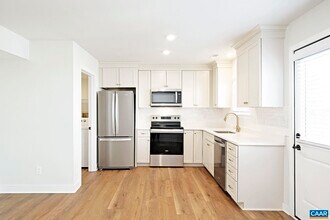 917 Belmont Ave in Charlottesville, VA - Foto de edificio - Building Photo