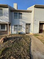 2700 S Ingram Mill Rd, Unit 8 in Springfield, MO - Building Photo