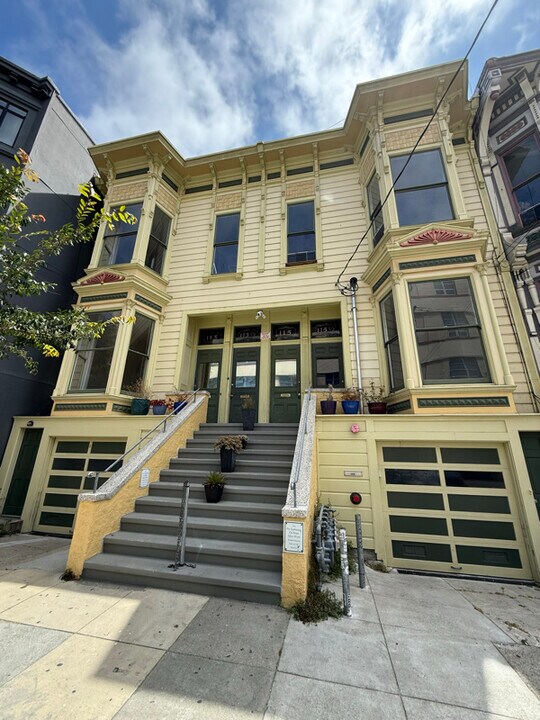 113 Bartlett St in San Francisco, CA - Building Photo