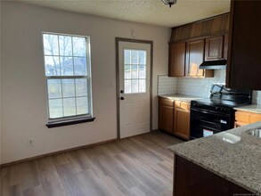 2403 N Jay St in Claremore, OK - Building Photo - Building Photo