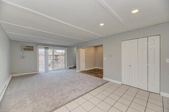 2440 Waterbury Dr in Woodridge, IL - Building Photo - Building Photo