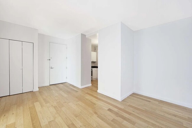 225 Rector Pl in New York, NY - Building Photo - Building Photo