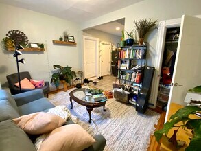 3 Oswald St, Unit 2T in Boston, MA - Building Photo - Building Photo