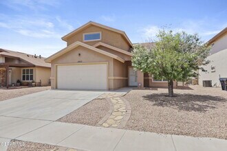2933 Pebble Rock Pl in El Paso, TX - Building Photo - Building Photo