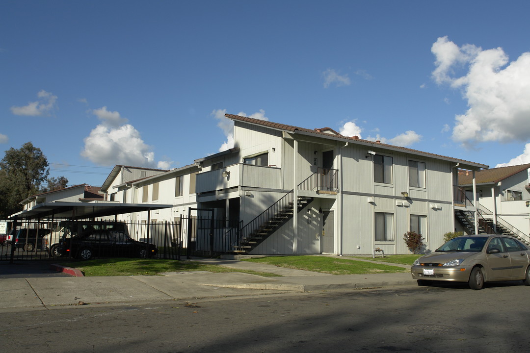 Lincoln Village Park Apartments in Stockton, CA - Building Photo