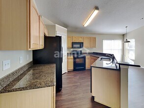 5834 Tanagerlake Rd in Lithia, FL - Foto de edificio - Building Photo