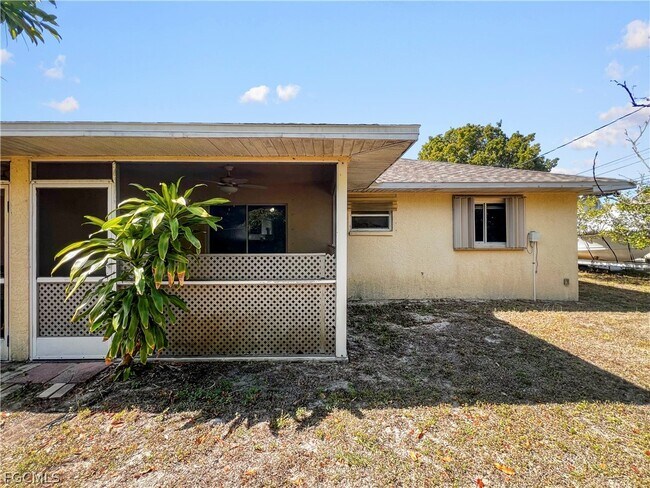 1909 SW Santa Barbara Pl