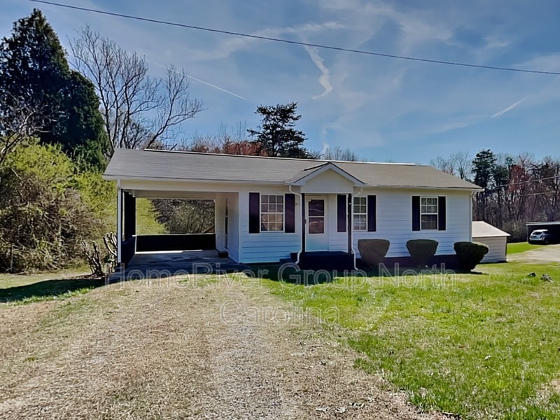 210 Deaton Loop in Stoneville, NC - Building Photo