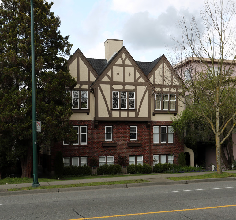 Devon Manor in Vancouver, BC - Building Photo