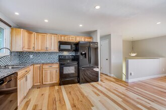 6997 W Roxbury Ave in Littleton, CO - Building Photo - Building Photo