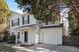 520 River View Dr in Lowell, NC - Foto de edificio - Building Photo