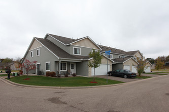 Stone Brook Condominiums in River Falls, WI - Building Photo - Building Photo