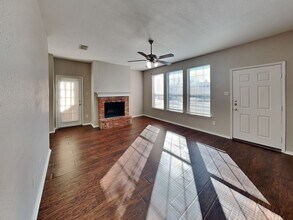 1005 McKavett Dr in Fort Worth, TX - Building Photo - Building Photo