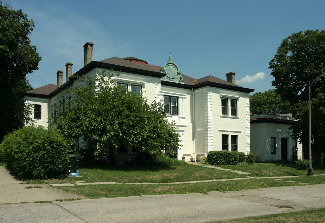 7033-7035 Meade in Pittsburgh, PA - Foto de edificio