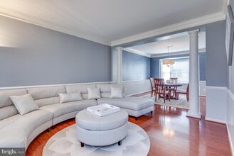 10857 Hunter Gate Way in Reston, VA - Building Photo - Building Photo