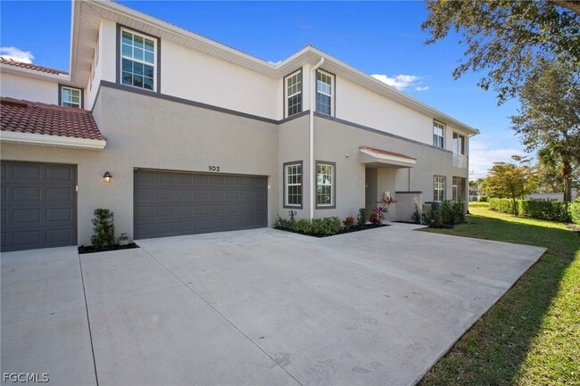 12000 Santaluz Dr in Ft. Myers, FL - Building Photo - Building Photo