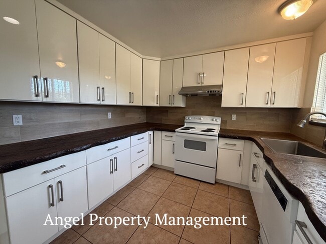 6932 Richman Way in Sacramento, CA - Building Photo - Building Photo