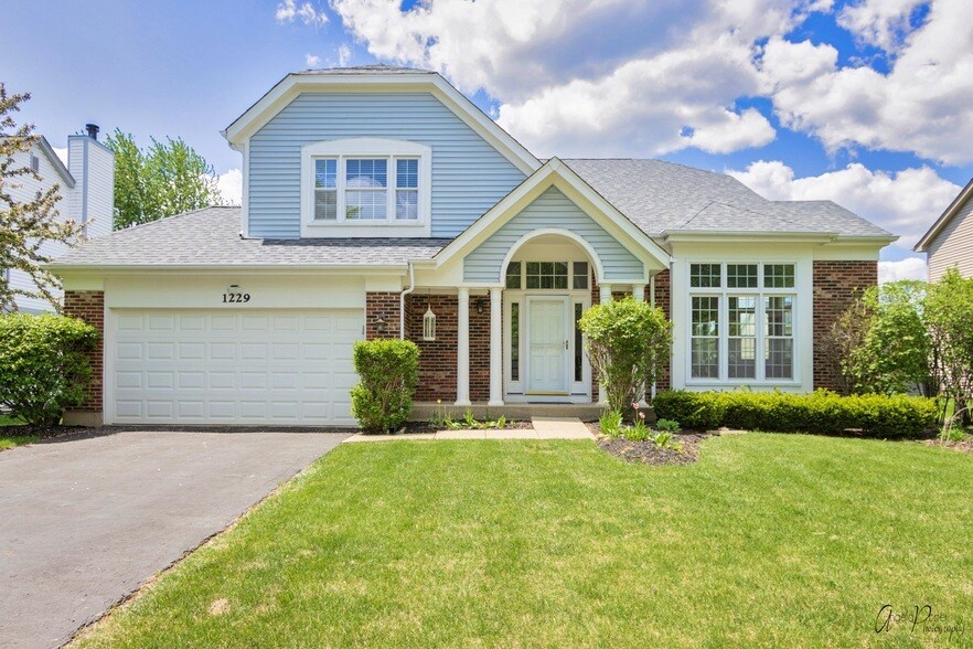 1229 Thorndale Ln in Lake Zurich, IL - Building Photo