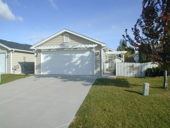 property at 4504 Cottage Ln