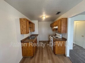 300 S Magnolia St in Crowley, TX - Building Photo - Building Photo