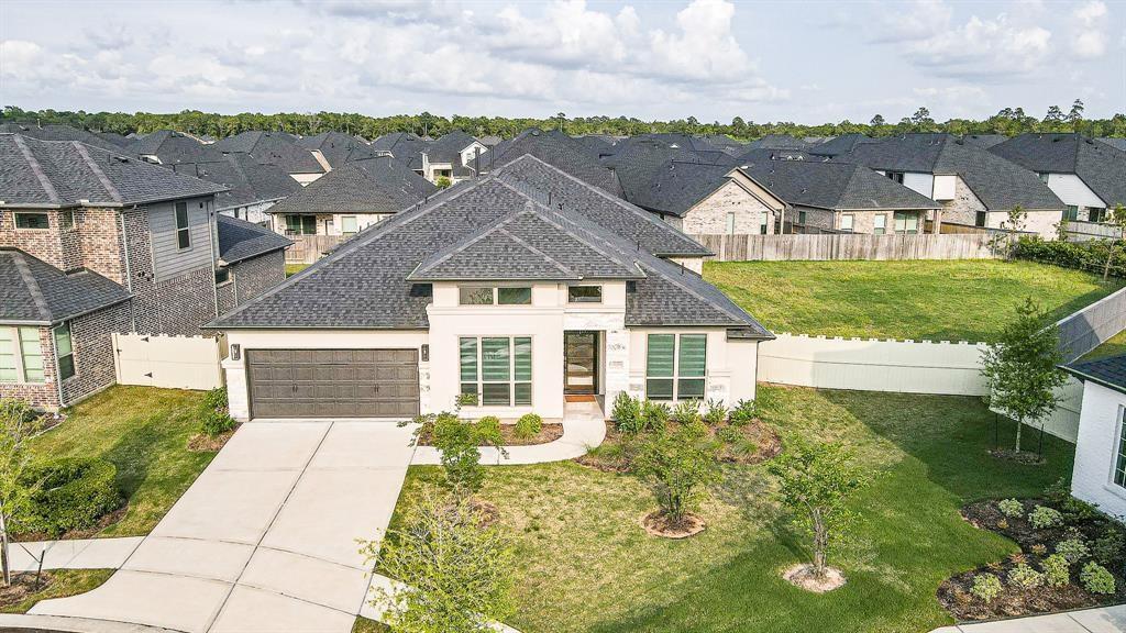 10383 Bayou Oaks Dr in Shenandoah, TX - Building Photo
