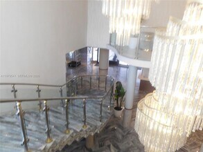 5401 Collins Ave, Unit 526 in Miami Beach, FL - Foto de edificio - Building Photo