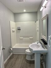 2225 W Olmos Dr, Unit 2 in San Antonio, TX - Building Photo - Building Photo