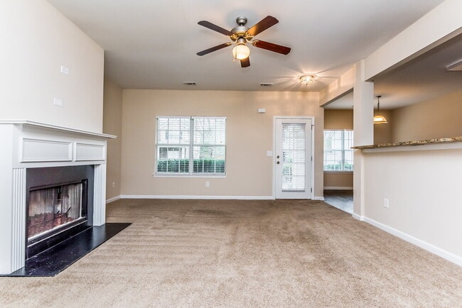 309 Breeze Ct in Canton, GA - Foto de edificio - Building Photo