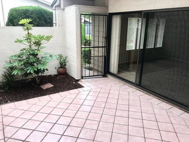 8565 Trinity Cir in Huntington Beach, CA - Building Photo - Building Photo