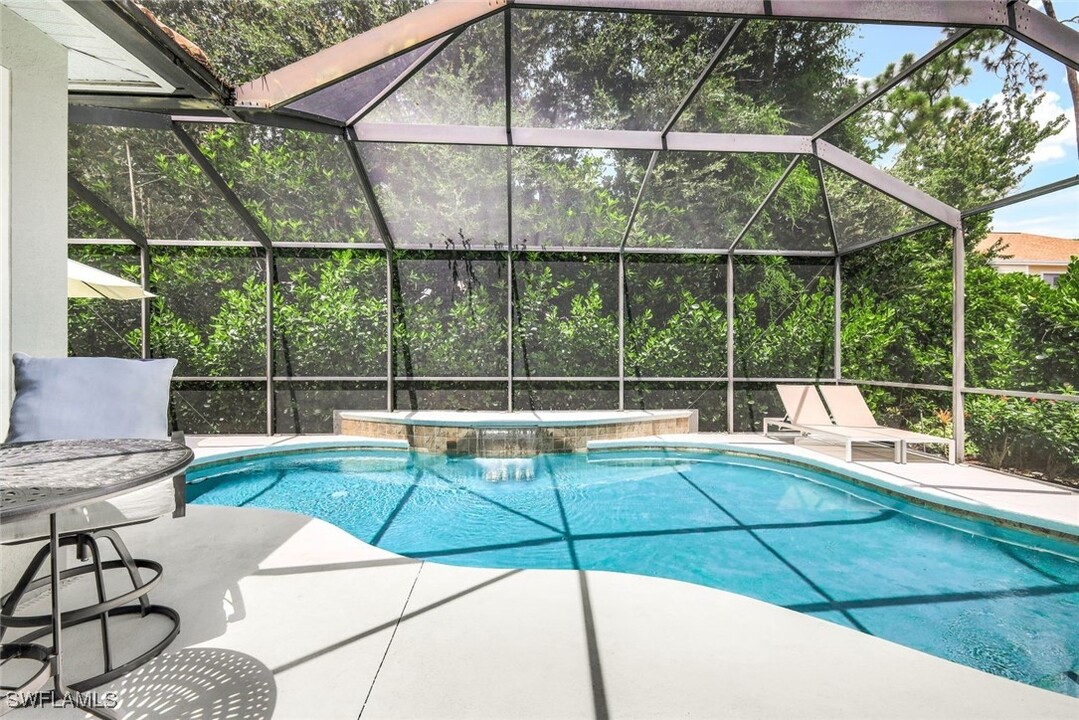 16188 Parque Ln in Naples, FL - Building Photo