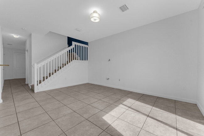 17461 SW 153rd Ct in Miami, FL - Foto de edificio - Building Photo