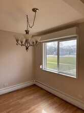 2423 E Olive St, Unit Pool Park Ground Unit in Arlington Heights, IL - Foto de edificio - Building Photo