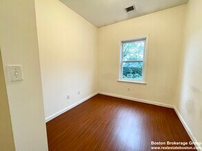 93A Hillside St, Unit 3 in Boston, MA - Building Photo - Building Photo