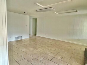 10806 Humington Dr in Austin, TX - Building Photo - Building Photo