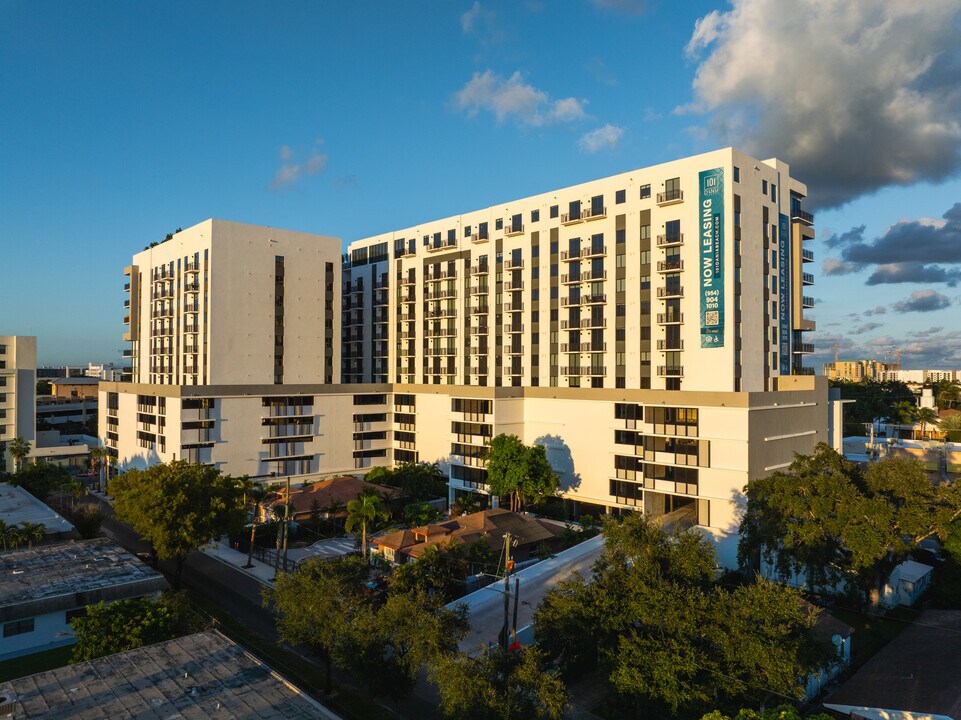 101 Dania Beach in Dania Beach, FL - Building Photo
