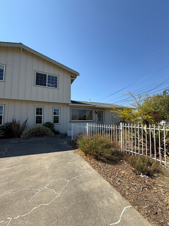 223 Mendocino St in Vallejo, CA - Foto de edificio