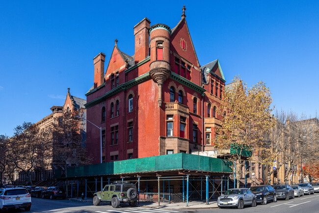 10 Mount Morris W in New York, NY - Building Photo - Primary Photo