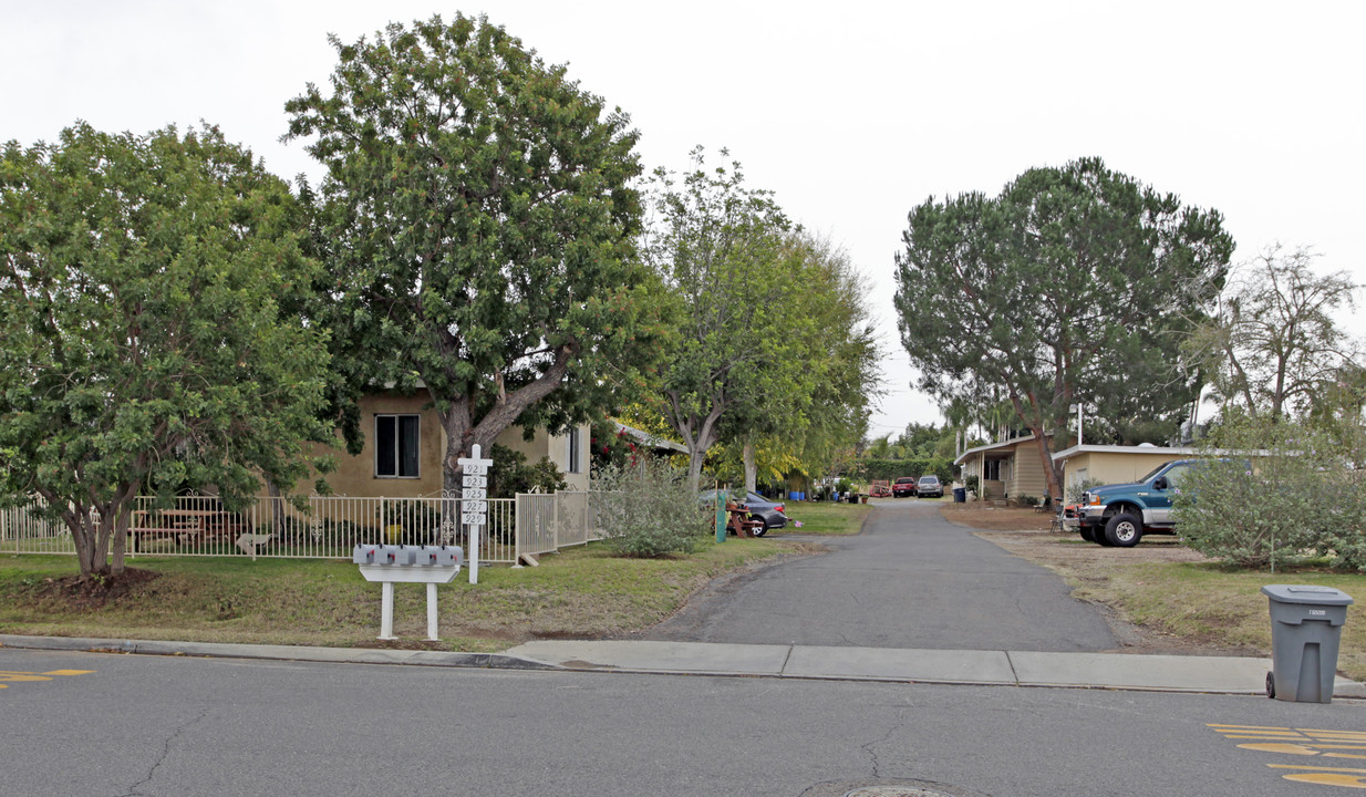 921-929 W 15th Ave in Escondido, CA - Building Photo