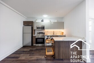 1553 W Hollywood Ave in Chicago, IL - Foto de edificio - Building Photo