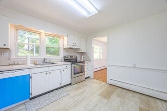 308 Candlewyck Dr in Newington, CT - Building Photo - Building Photo