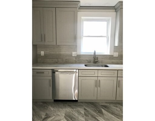 75 Emerald St in Medford, MA - Foto de edificio - Building Photo