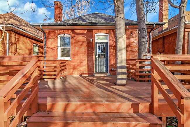 property at 2515 Franklin St