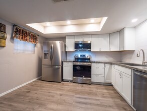 4722 W Rose Ln in Glendale, AZ - Foto de edificio - Building Photo