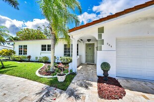 904 SE 12th St in Deerfield Beach, FL - Building Photo