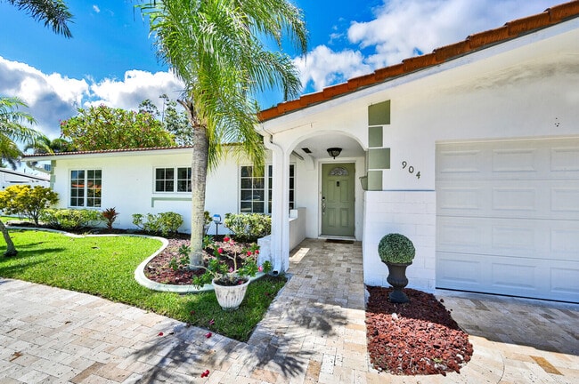 property at 904 SE 12th St