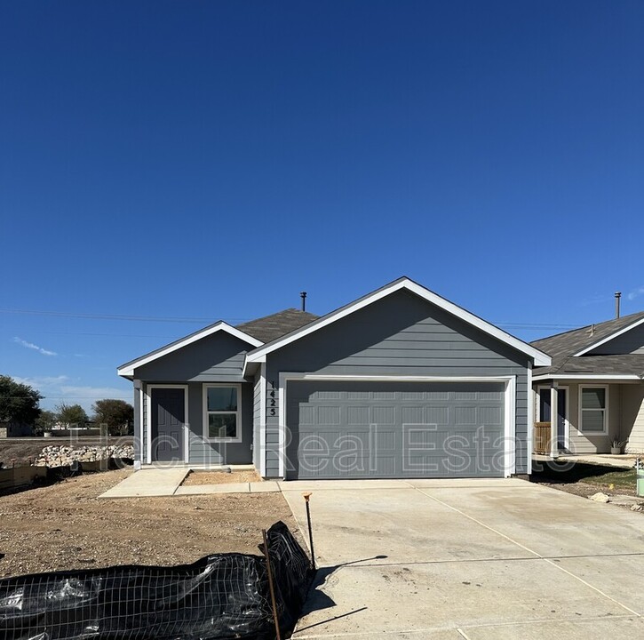 1425 White Willow in Canyon Lake, TX - Foto de edificio